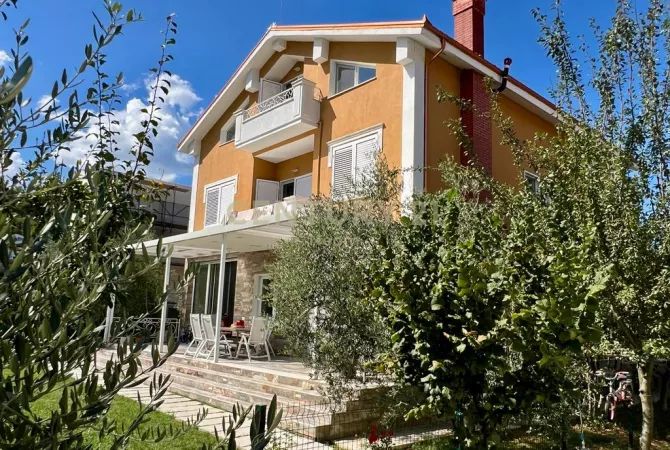 Shtepi ne shitje 6+1 ne Tirane - 650,000 Euro