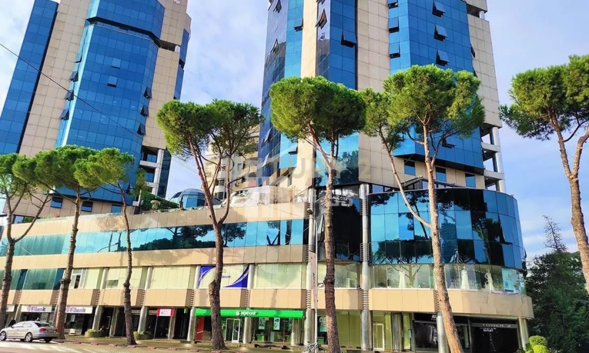 Ambient Zyrash 275m2 per qera prane kullave Binjake! 