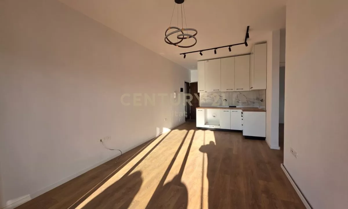 Shtepi ne shitje Apartament ne Tirane, 2+1, Mobilimi Bosh, pa mobiluar, Pagesa 179,000  Euro.