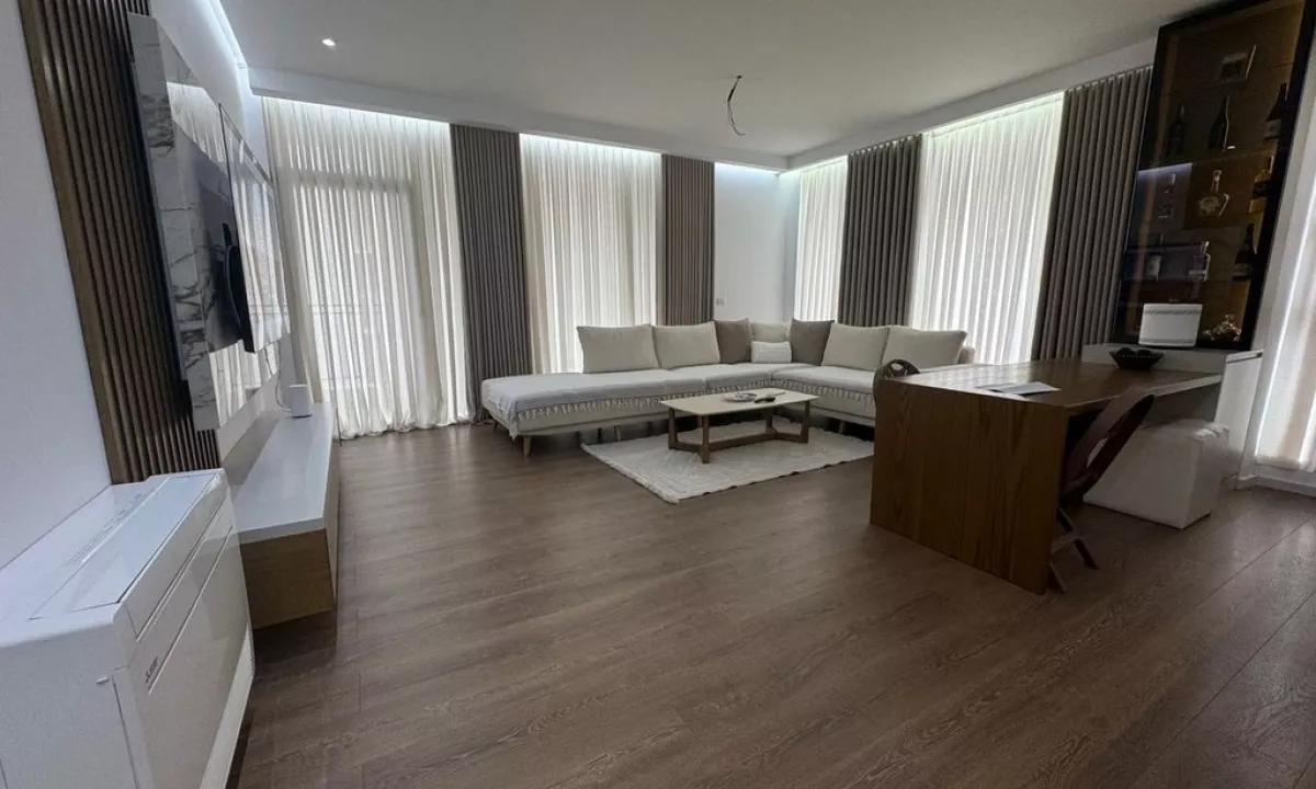 Shtepi ne shitje Apartament ne Tirane, 3+1, Mobilimi E mobiluar, Pagesa 353,000  Euro.