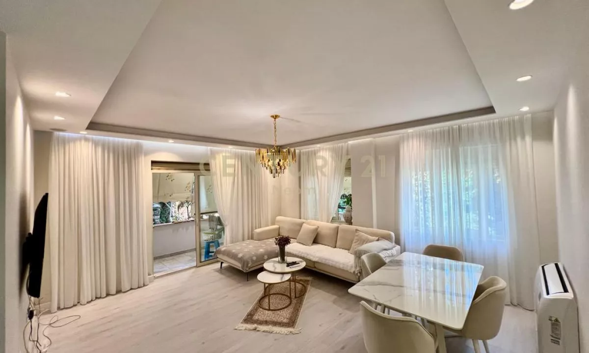 Shtepi ne shitje Apartament ne Tirane, 3+1, Mobilimi E mobiluar, Pagesa 265,000  Euro.