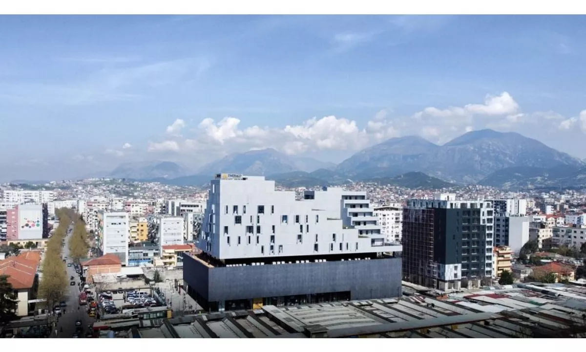 Shtepi ne shitje Apartament ne Tirane, 1+1, Mobilimi Bosh, pa mobiluar, Pagesa 153,000  Euro.