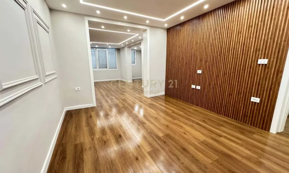 Shtepi ne shitje Apartament ne Tirane, 3+1, Mobilimi Bosh, pa mobiluar, Pagesa 350,000  Euro.
