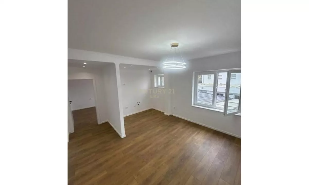 Shtepi ne shitje Apartament ne Tirane, 1+1, Mobilimi Bosh, pa mobiluar, Pagesa 104,000  Euro.