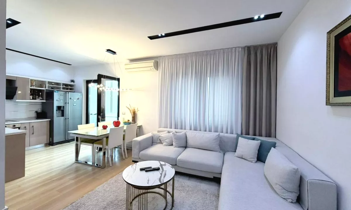 Shtepi ne shitje Apartament ne Tirane, 3+1, Mobilimi E mobiluar, Pagesa 250,000  Euro.