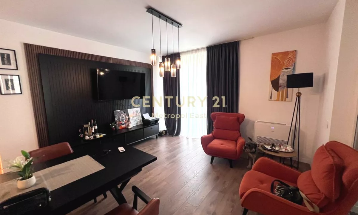 Shtepi ne shitje Apartament ne Tirane, 2+1, Mobilimi E mobiluar, Pagesa 370,000  Euro.