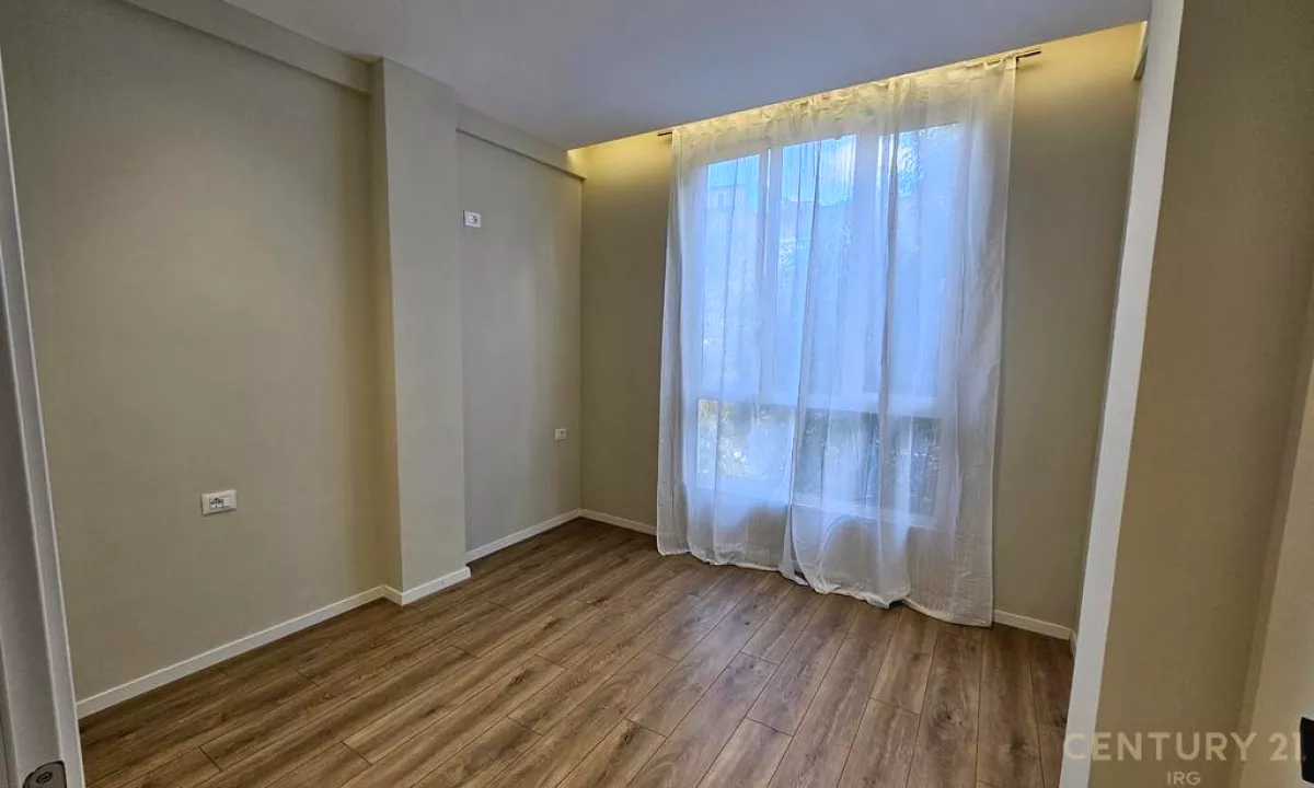 Shtepi ne shitje Apartament ne Tirane, 1+1, Mobilimi Bosh, pa mobiluar, Pagesa 122,000  Euro.