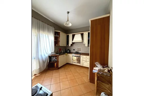 Shtepi ne shitje Vila Luksoze ne Tirane, 4+1, Mobilimi E mobiluar, Pagesa 500,000  Euro.