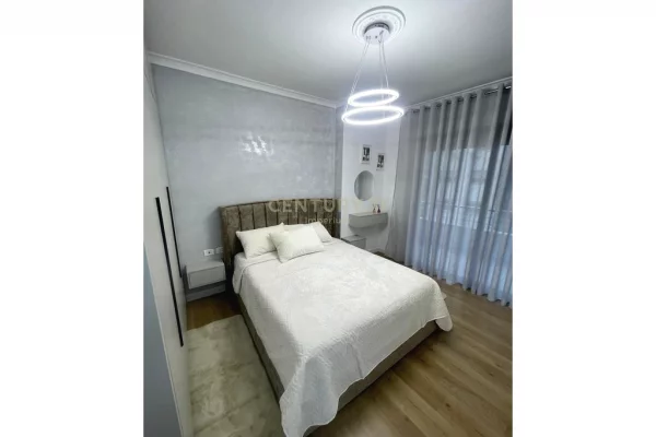 Shtepi ne shitje Apartament ne Tirane, 2+1, Mobilimi E mobiluar, Pagesa 173,000  Euro.