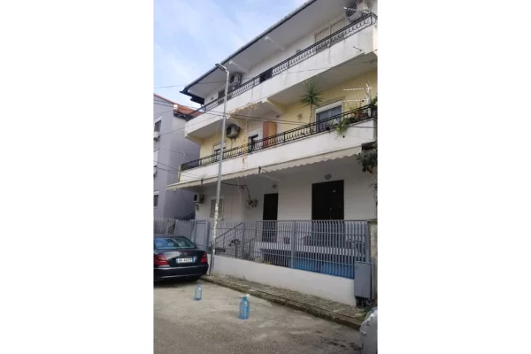 Shtepi ne shitje 3+1 ne Tirane - 180,000 Euro