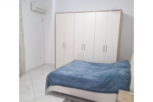 Shtepi ne shitje Apartament ne Tirane, 3+1, Mobilimi E mobiluar, Pagesa 180,000  Euro.