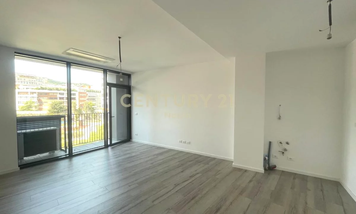 JEPET ME QIRA AMBIENT KOMERCIAL TE LAKE VIEW!1,200 Euro /Muaj