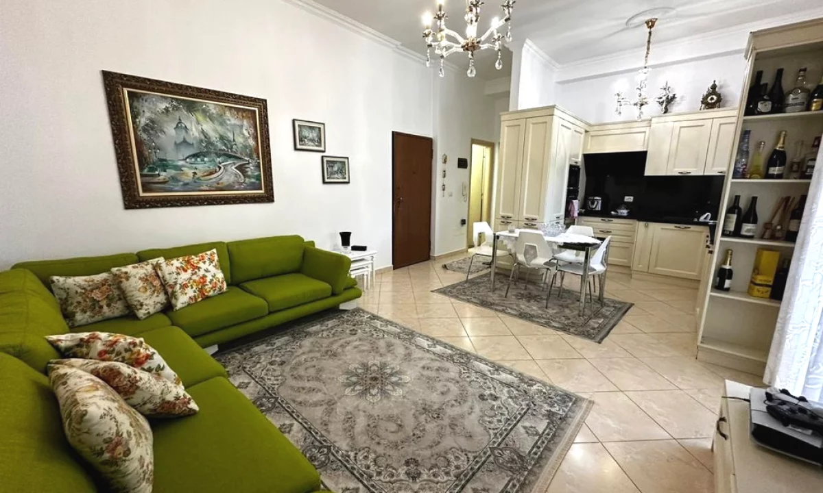 Shtepi ne shitje Apartament ne Tirane, 1+1, Mobilimi E mobiluar, Pagesa 175,000  Euro.