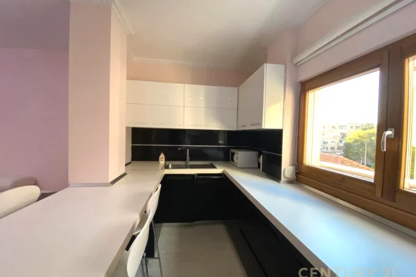 Shtepi ne shitje Apartament ne Tirane, 1+1, Mobilimi E mobiluar, Pagesa 140,000  Euro.
