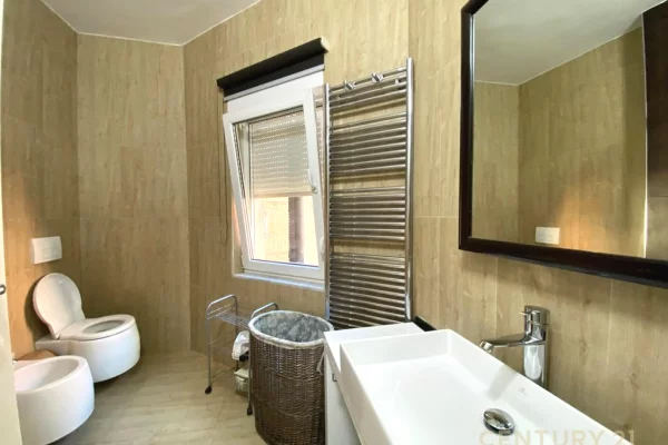 Shtepi ne shitje Apartament ne Tirane, 1+1, Mobilimi E mobiluar, Pagesa 140,000  Euro.