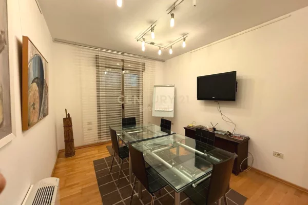Business Property for Rent 3+1 in Tirana - 1,100 Euro