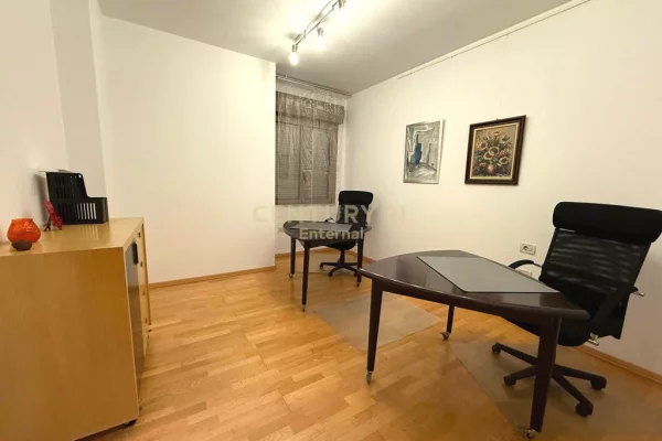 Zyre me Qira ne Qender te Tiranes