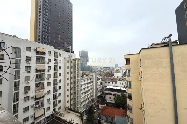 Zyre me Qira ne Qender te Tiranes