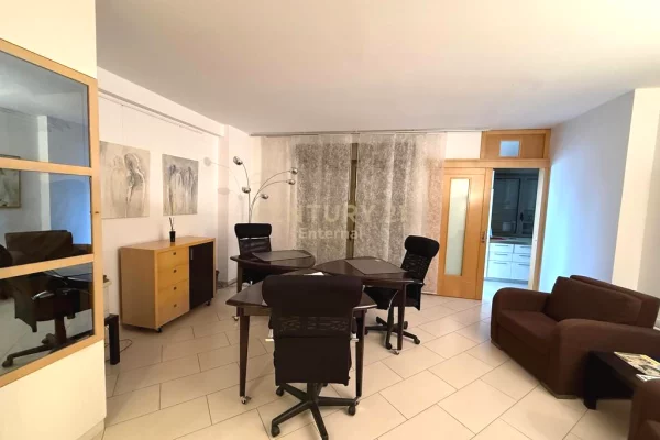 Zyre me Qira ne Qender te Tiranes