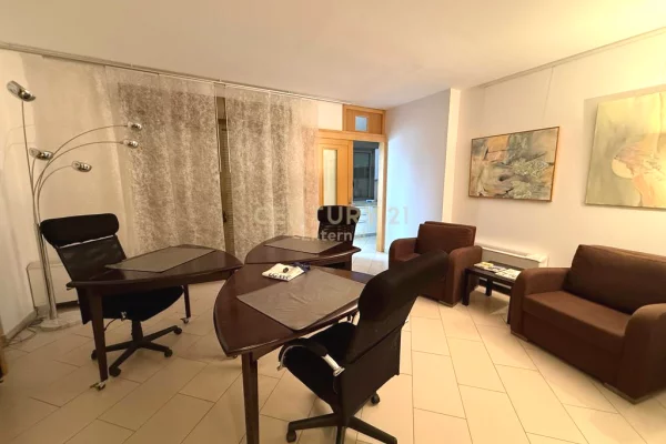 Zyre me Qira ne Qender te Tiranes