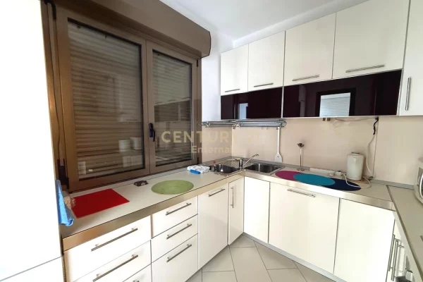 Zyre me Qira ne Qender te Tiranes