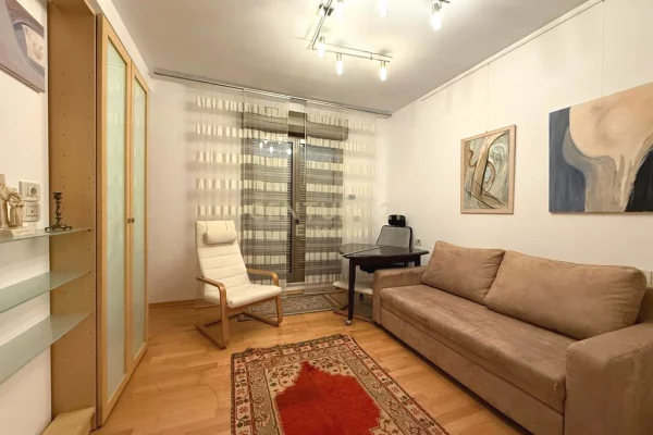 Zyre me Qira ne Qender te Tiranes