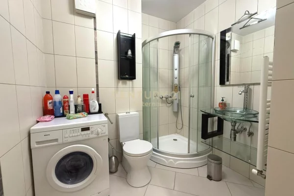 Zyre me Qira ne Qender te Tiranes