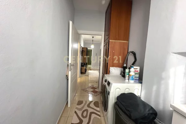 Shtepi ne shitje Apartament ne Tirane, 2+1, Mobilimi E mobiluar, Pagesa 250,000  Euro.