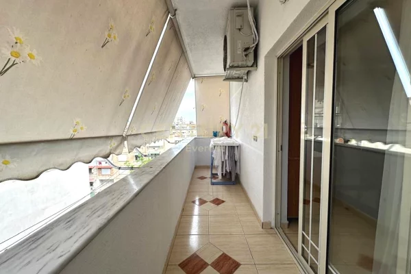 Shtepi ne shitje Apartament ne Tirane, 2+1, Mobilimi E mobiluar, Pagesa 250,000  Euro.