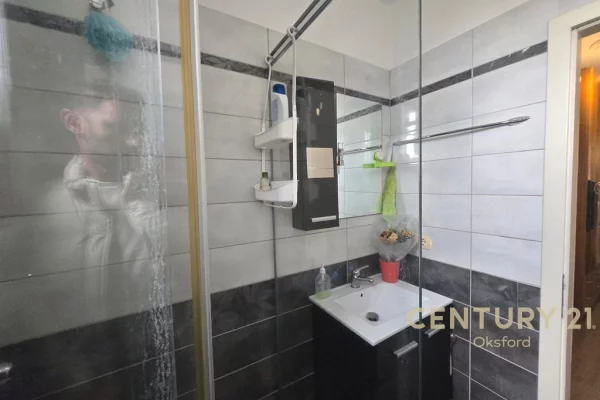 Shtepi ne shitje Apartament ne Tirane, 2+1, Mobilimi E mobiluar, Pagesa 167,000  Euro.