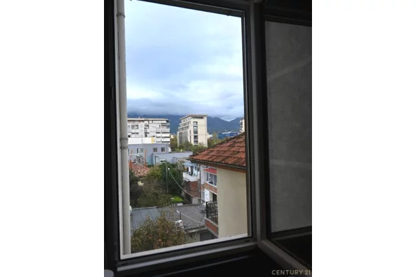 Shtepi ne shitje Apartament ne Tirane, 2+1, Mobilimi E mobiluar, Pagesa 450,000  Euro.