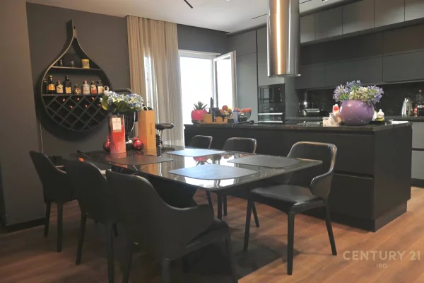 Shtepi ne shitje Apartament ne Tirane, 2+1, Mobilimi E mobiluar, Pagesa 450,000  Euro.