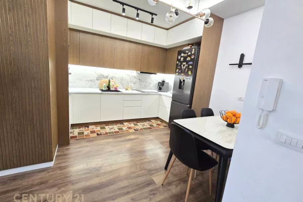 Shtepi ne shitje Apartament ne Tirane, 3+1, Mobilimi E mobiluar, Pagesa 250,000  Euro.