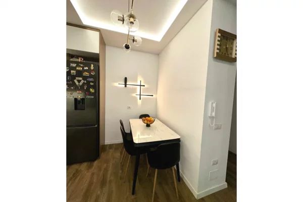 Shtepi ne shitje Apartament ne Tirane, 3+1, Mobilimi E mobiluar, Pagesa 250,000  Euro.