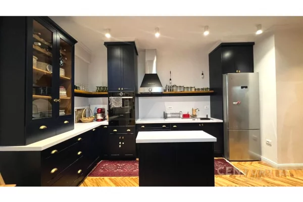 Shtepi ne shitje Apartament ne Tirane, 2+1, Mobilimi E mobiluar, Pagesa 255,000  Euro.