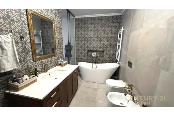 Shtepi ne shitje Apartament ne Tirane, 2+1, Mobilimi E mobiluar, Pagesa 255,000  Euro.