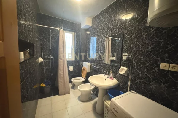 Shtepi me qera Apartament ne Tirane, 3+1, Mobilimi E mobiluar, Pagesa 600  Euro.