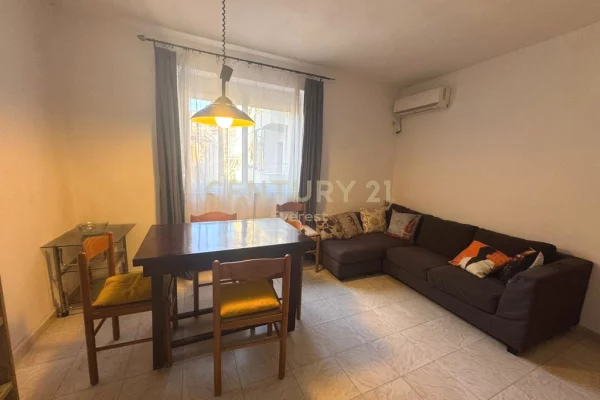 Shtepi me qera Apartament ne Tirane, 3+1, Mobilimi E mobiluar, Pagesa 600  Euro.