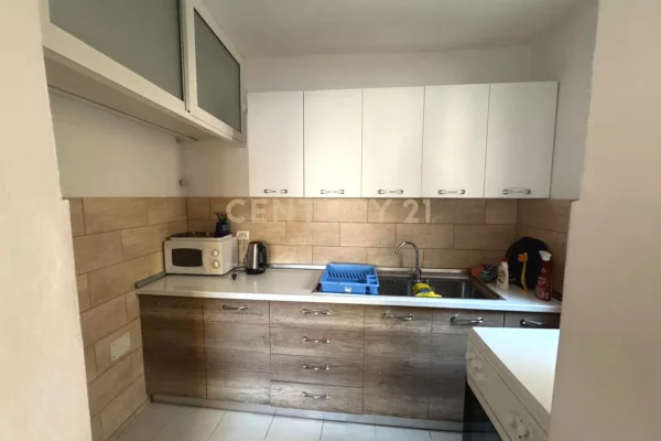 Shtepi me qera Apartament ne Tirane, 3+1, Mobilimi E mobiluar, Pagesa 600  Euro.