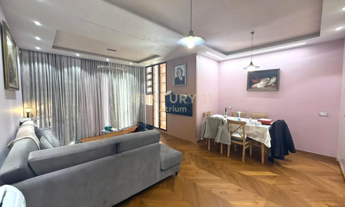 Shtepi ne shitje Apartament ne Tirane, 1+1, Mobilimi E mobiluar, Pagesa 305,000  Euro.