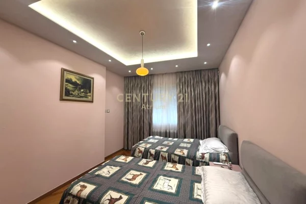 Shtepi ne shitje Apartament ne Tirane, 1+1, Mobilimi E mobiluar, Pagesa 305,000  Euro.