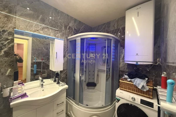 Shtepi ne shitje Apartament ne Tirane, 1+1, Mobilimi E mobiluar, Pagesa 305,000  Euro.