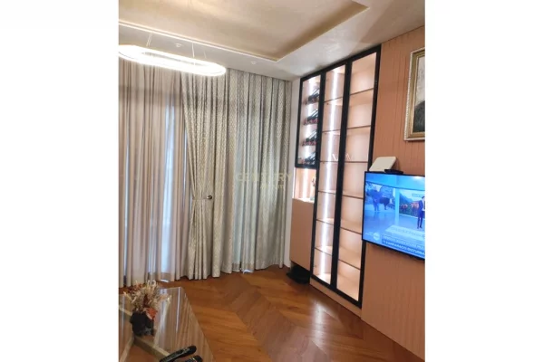 Shtepi ne shitje Apartament ne Tirane, 1+1, Mobilimi E mobiluar, Pagesa 305,000  Euro.