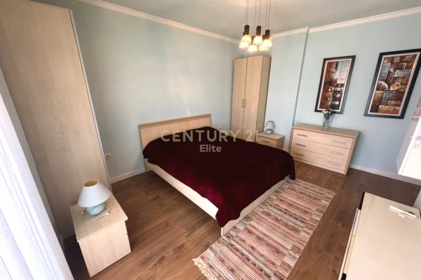 Shtepi me qera Apartament ne Tirane, 2+1, Mobilimi E mobiluar, Pagesa 1,400  Euro.