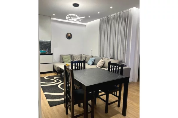 Shtepi me qera Apartament ne Tirane, 2+1, Mobilimi E mobiluar, Pagesa 85,000  Leke.