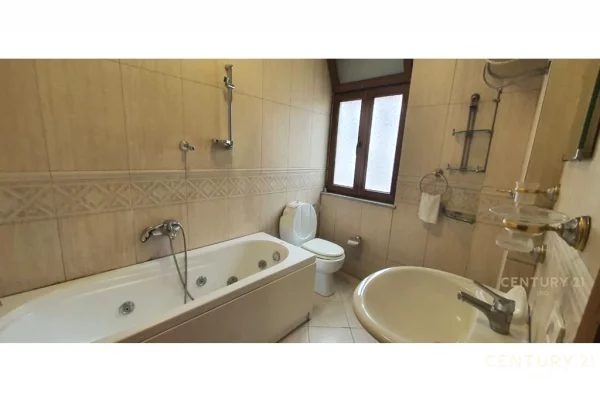 Appartamento in vendita a Tirana 3+1, Vuoto