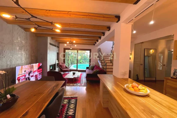 Shtepi me qera Vila Luksoze ne Tirane, 3+1, Mobilimi E mobiluar, Pagesa 4,500  Euro.