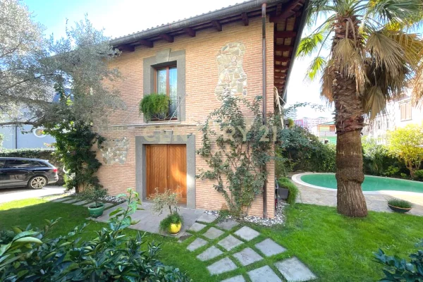 Shtepi me qera 3+1 ne Tirane - 4,500 Euro