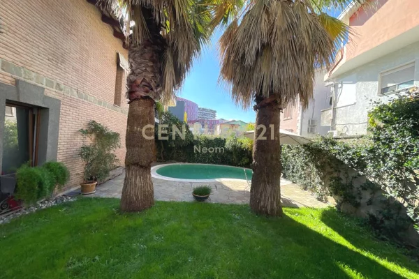 Shtepi me qera Vila Luksoze ne Tirane, 3+1, Mobilimi E mobiluar, Pagesa 4,500  Euro.