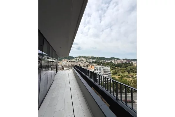 Appartamento in vendita a Tirana 3+1, Vuoto